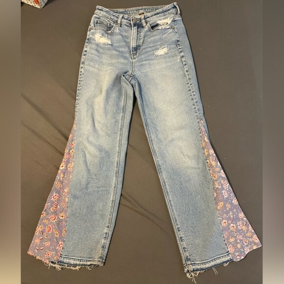 American Eagle Custom Flare Leg Mom Jean Floral Print Distressed Size 4 Denim - Picture 7 of 10